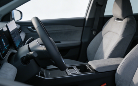 小伙打无人出租车去上班被气崩溃：半小时路程跑一个小时才到 导致迟到