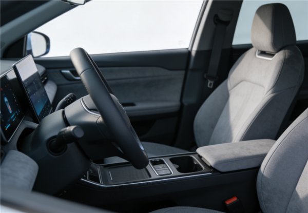 小伙打无人出租车去上班被气崩溃：半小时路程跑一个小时才到 导致迟到