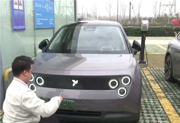 全国首条机动车牌无人机专属航线开通！一小时送达 新车落地就能上牌