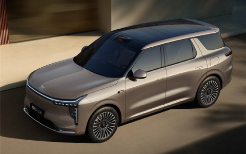 百万级底盘、科技配置下放至30万级！智己LS8开启预售：25.98万起