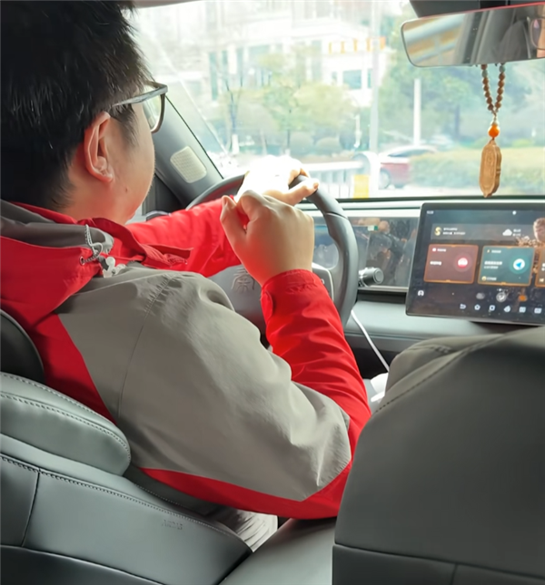 一年去4S店吃饭260次还骂人被拉黑 遭曝光后男子又报警了