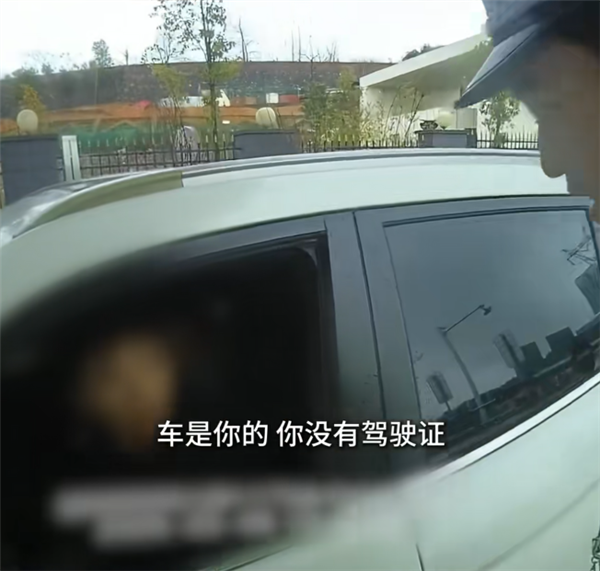 科目四学员开车送同伴考科目一 高速口栽了