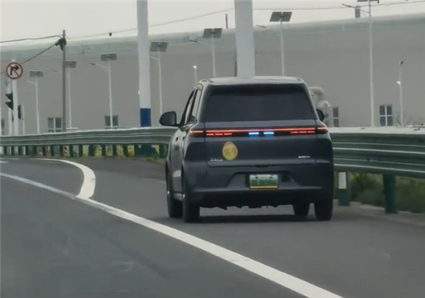 老头乐与时俱进用上智驾小蓝灯 网友:自欺欺人