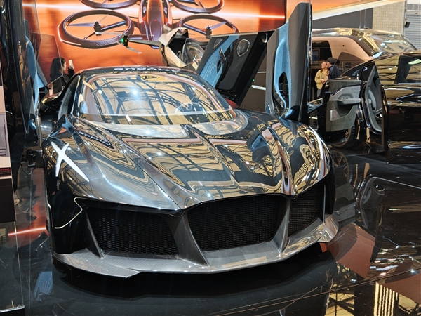 探路发布两款概念车：剪刀门轿跑超拉风 百公里加速1.8秒