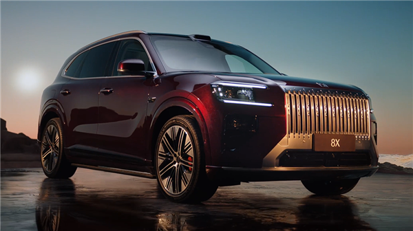 37.68万起 顶配三电机超1400马力！极氪8X配置差异一图看懂