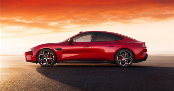 新一代SU7首发！小米揭秘蛟龙底盘：软硬深度融合 湿滑路更稳了