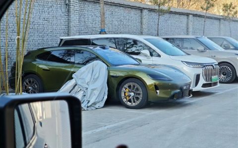 鸿蒙智行首款猎装 尚界Z7T实车曝光：绿色车漆很吸睛