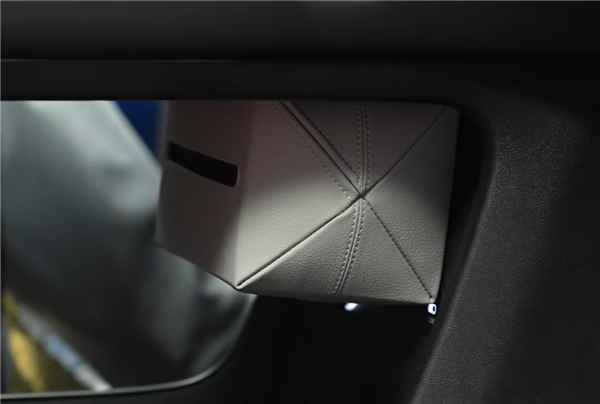 全新问界M6内饰解禁：整车10磁吸点位 副驾灵感橱窗创意太绝