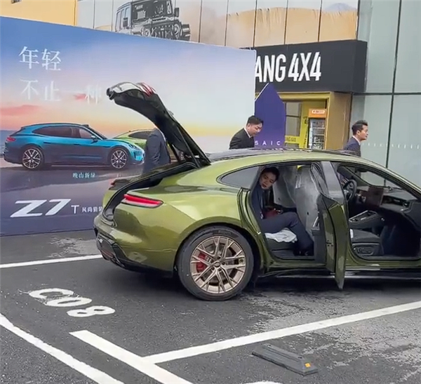 预售22.98万起 鸿蒙智行尚界Z7到店：掀背尾门开口巨大