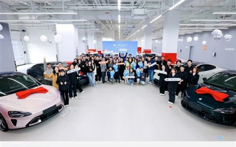 新一代小米SU7比上代更火爆！开售4秒就被车主锁单：21.99万元起