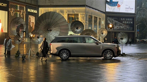 小鹏全新旗舰SUV GX实车亮相：大湾区“路虎揽胜”来了