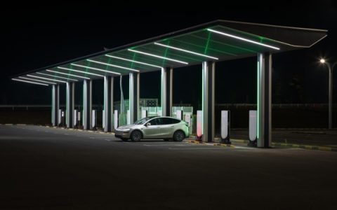 国内最大！特斯拉55座超充站落地重庆高速：覆盖10条高速