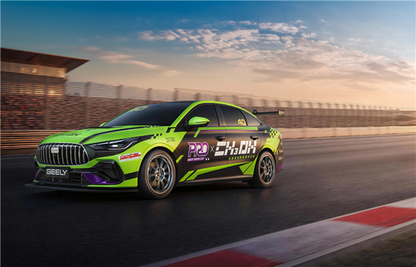 吉利发布首台绿色甲醇赛车！车手马青骅：尾气不刺鼻 甚至还有点淡香