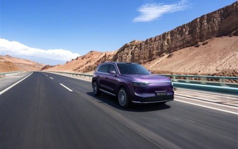 假日高速大堵车刚需！赛力斯“车载便器”专利正式获批