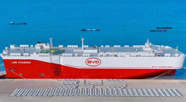 TechWeb微晚报：比亚迪海外需求大增 滴滴回应打专车喝到“化学味饮用水”