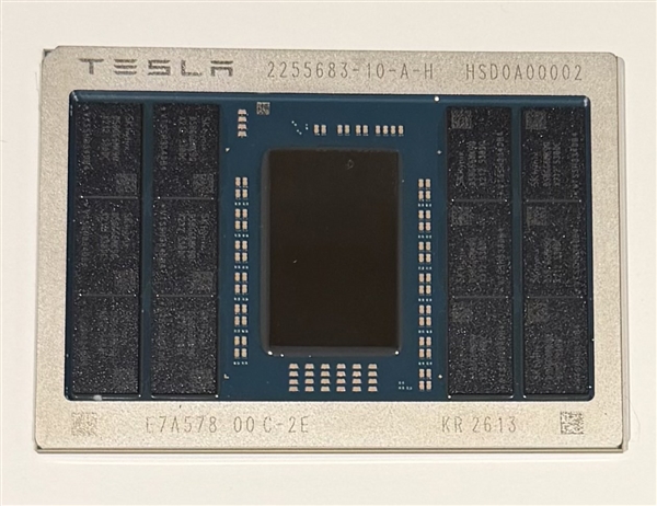 特斯拉最新一代AI5芯片成功流片:马斯克首次公开实物照