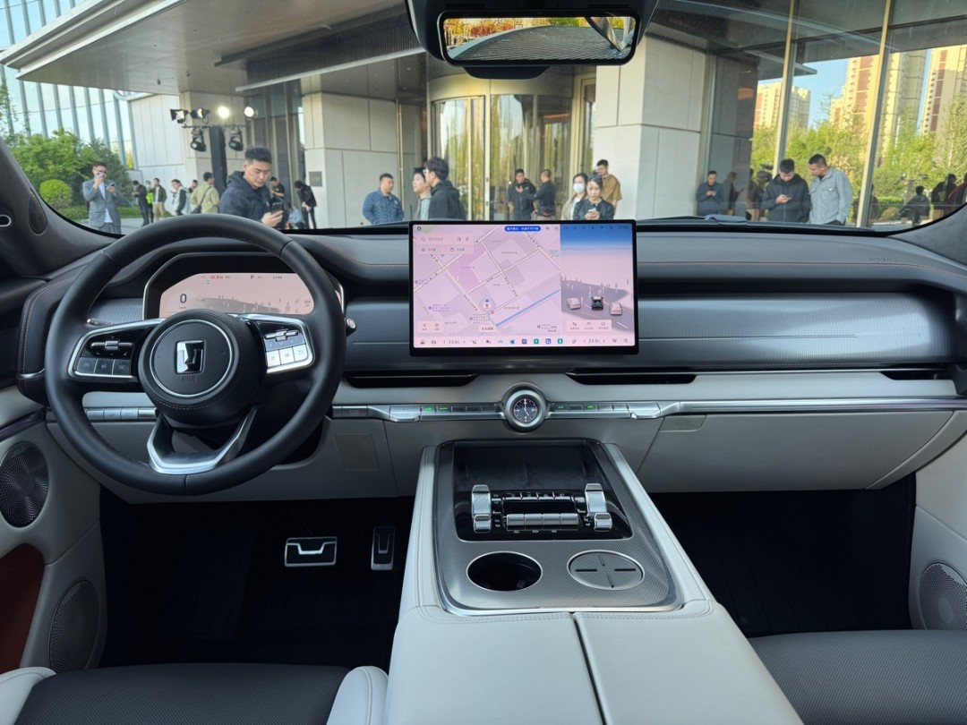 非承载车身首搭VLA智驾 全新坦克700正式上市：售价42.8万起