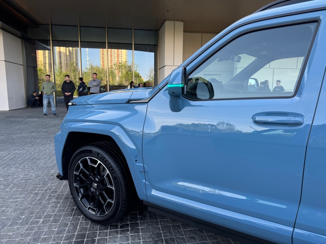 非承载车身首搭VLA智驾 全新坦克700正式上市：售价42.8万起