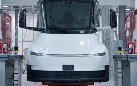 特斯拉在按计划推进电动卡车Semi今年量产 工厂已开始试产