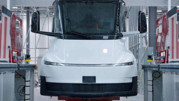 特斯拉在按计划推进电动卡车Semi今年量产 工厂已开始试产