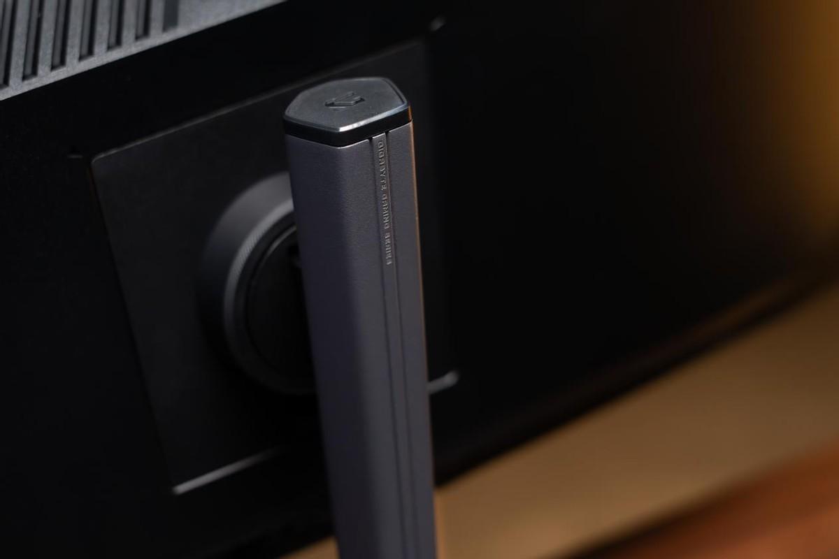 34寸QD-OLED高端带鱼屏! 技嘉MO34WQC36电竞显示器测评