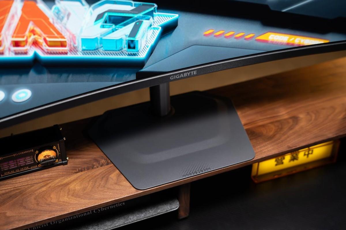 34寸QD-OLED高端带鱼屏! 技嘉MO34WQC36电竞显示器测评