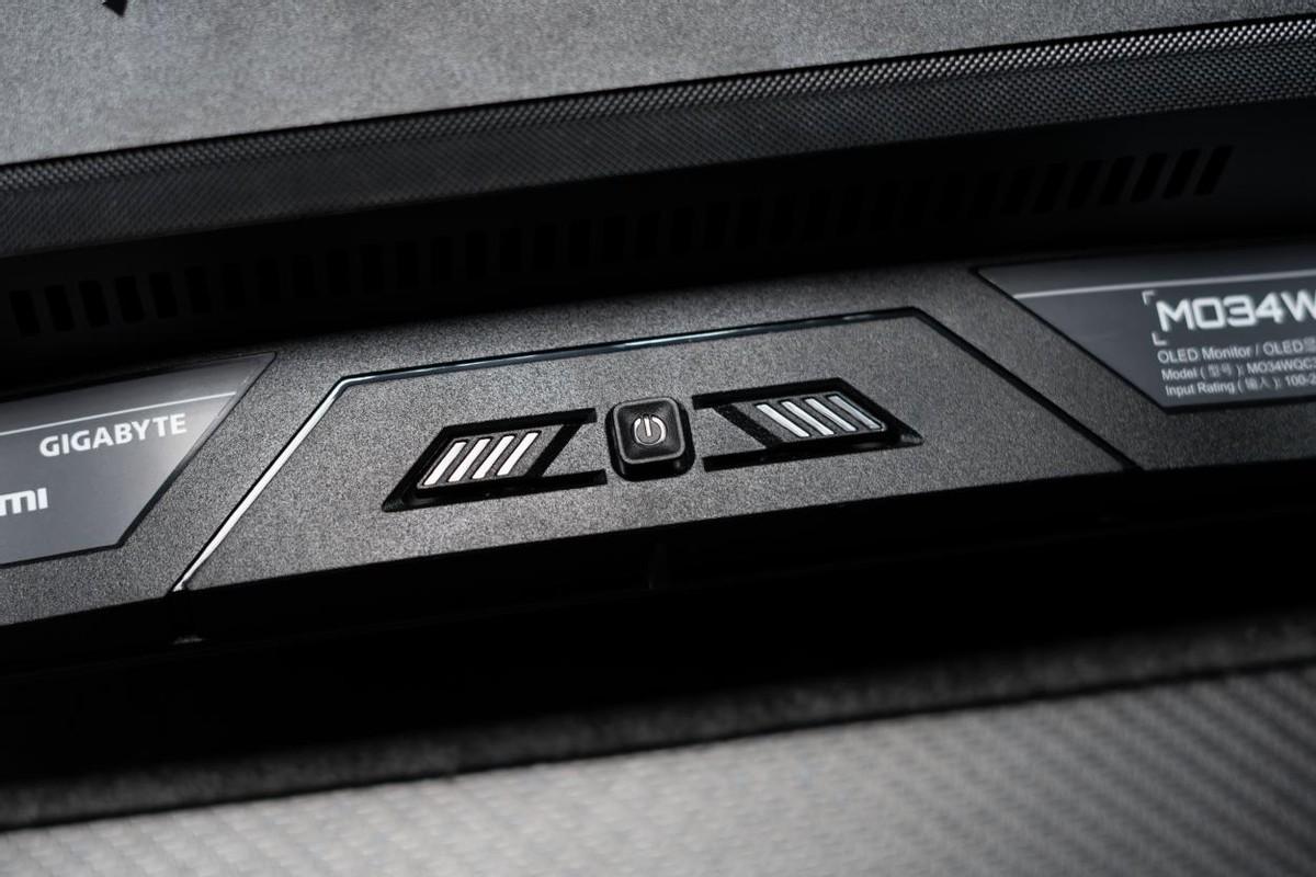 34寸QD-OLED高端带鱼屏! 技嘉MO34WQC36电竞显示器测评