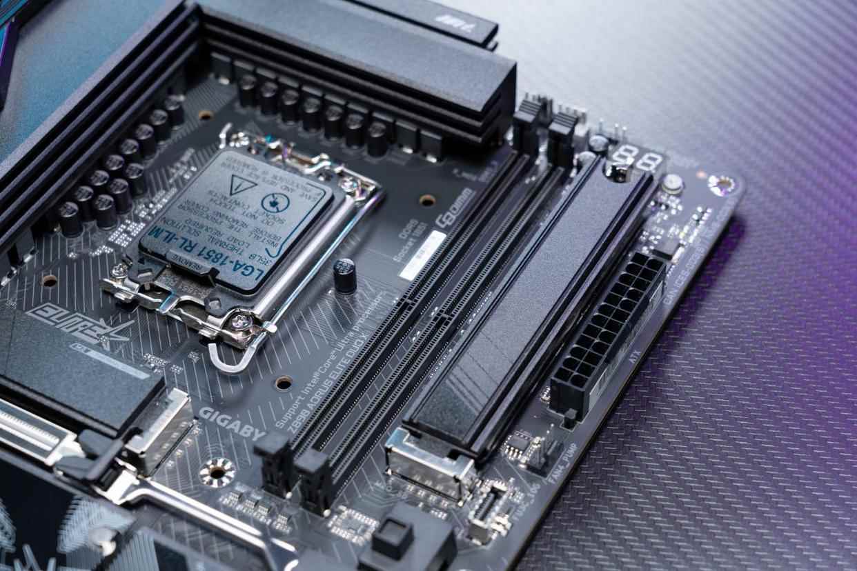 酷睿Ultra 200S Plus起飞! 技嘉Z890小雕DUO X主板测评