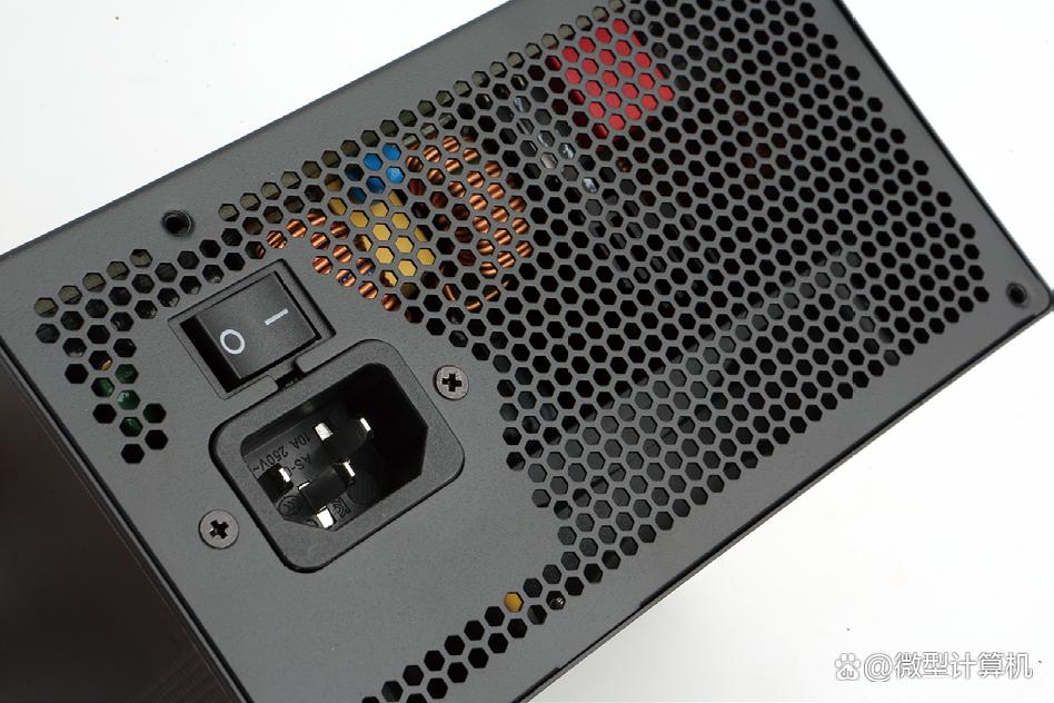 仅0.7元每瓦+599元售价! 超频三战锤KN850 ATX 3.1电源全面测评