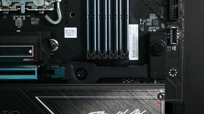 全新酷黑风格! 七彩虹B860M PLUS S WIFI7 V20超级黑刃主板评测