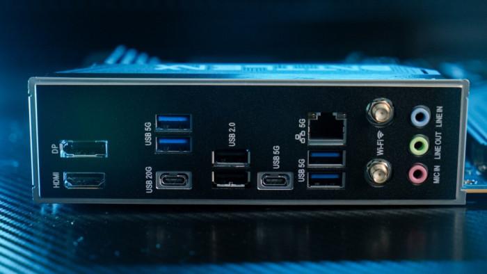 全新酷黑风格! 七彩虹B860M PLUS S WIFI7 V20超级黑刃主板评测