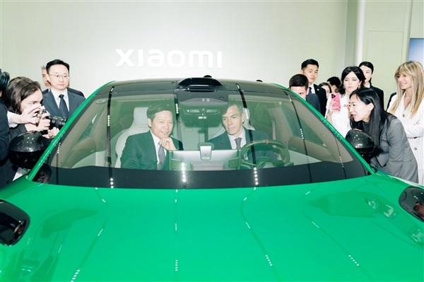 西班牙首相点赞小米汽车！雷军称他特别关注续航 每辆车都问了一遍