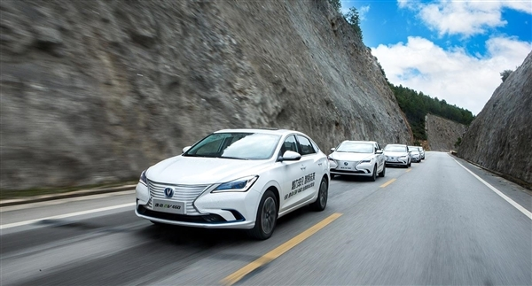 长安朱华荣谈汽车行业残酷真相：年销300万仅能生存 超800万才能活得好