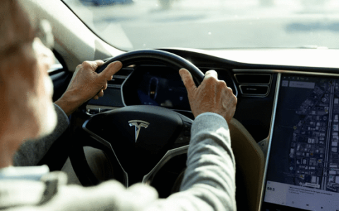 特斯拉最忠实的铁粉 成了最愤怒的原告