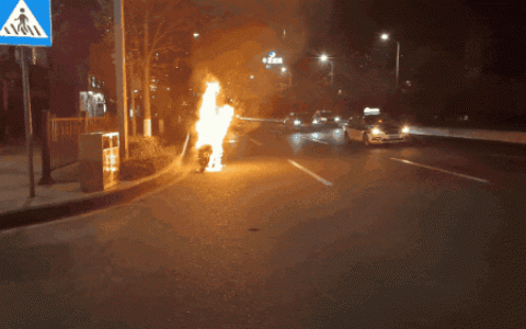 二手车电动车骑行起火 锂电池故障成罪魁祸首