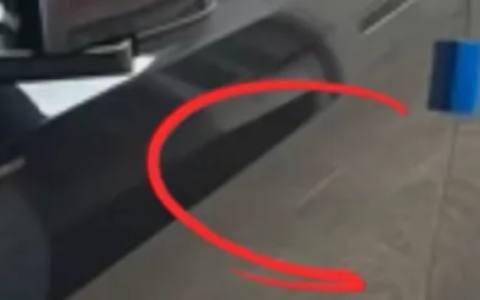 维修费近万元！新买的特斯拉遭老人用钥匙划伤 哨兵模式拍下全过程