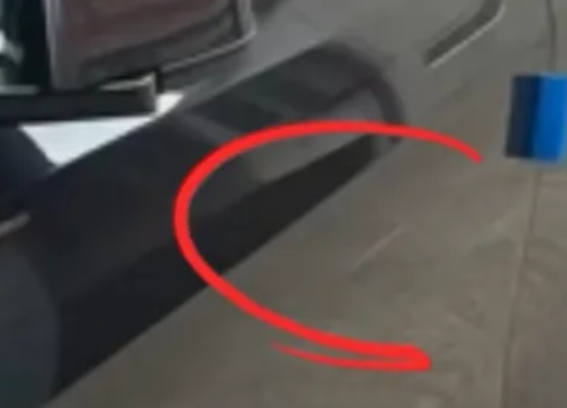 维修费近万元!新买的特斯拉遭老人用钥匙划伤 哨兵模式拍下全过程