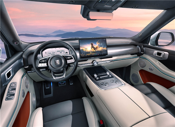 国产最大排量插混 3.0T V6发动机上车！新款坦克700 Hi4上市：42.8万起