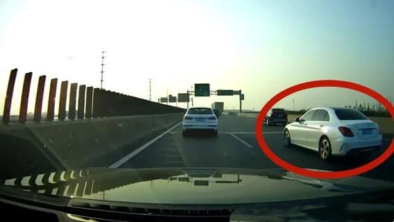 一次赚3000牟利60多万 高速路7人碰瓷团伙落网