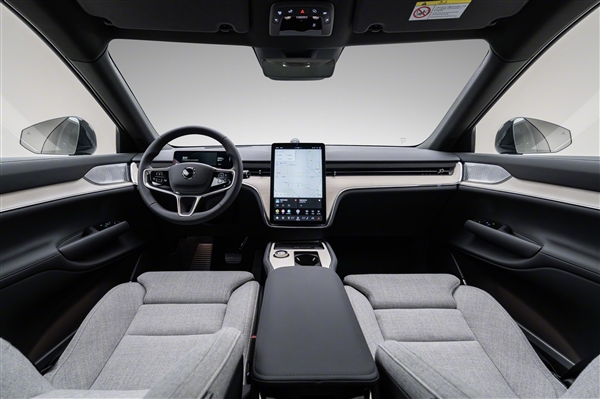 53.99万起 新款沃尔沃EX90预售:升级全铝底盘、800V高压平台