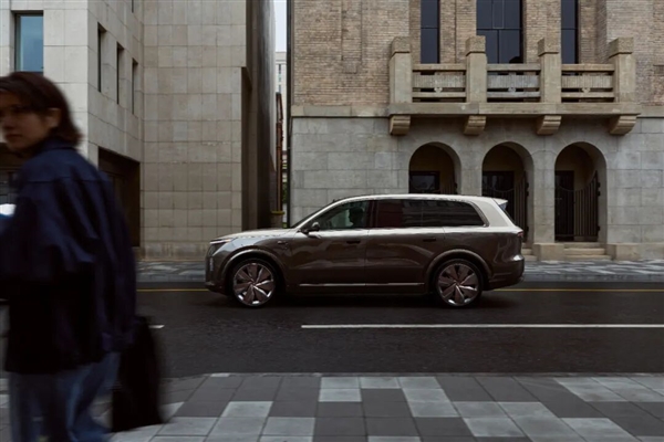 为何车身5.25米不继续加大 用上双拼色车身？理想汽车详解L9 Livis设计