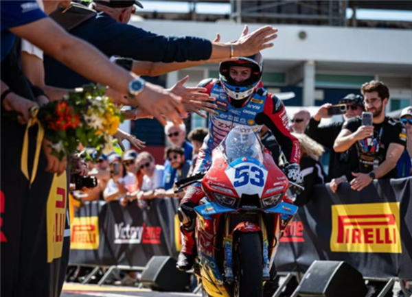 张雪机车禁新手购买！黄牛收费千元可代订 律师回应称不违法