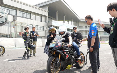 张雪现身上海：摩友追捧热度不减 张雪机车月产能6月突破1万台