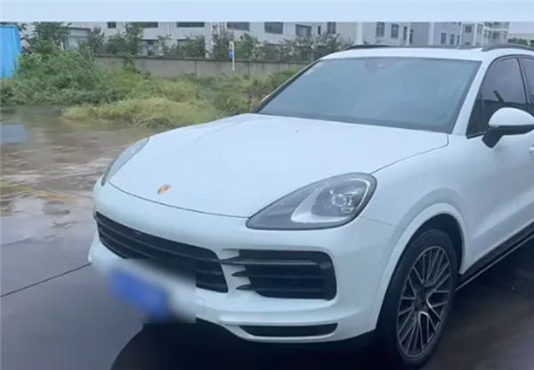 证件在手车却没了！南京百万保时捷在福建被过户 车管所：不负责辨真假