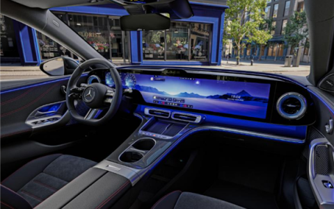 全新奔驰C级纯电版内饰公布：39寸大屏横贯中控台 4月20日首发