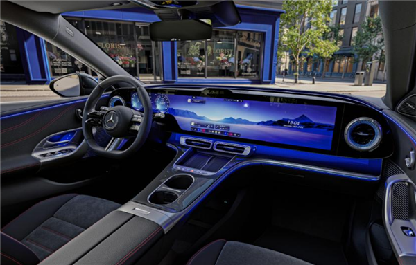 全新奔驰C级纯电版内饰公布：39寸大屏横贯中控台 4月20日首发