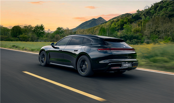 鸿蒙智行首款纯电猎装 尚界Z7T上市：22.98万起