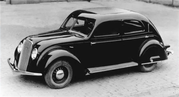 沃尔沃汽车迎来99岁生日:官方海报亮了!