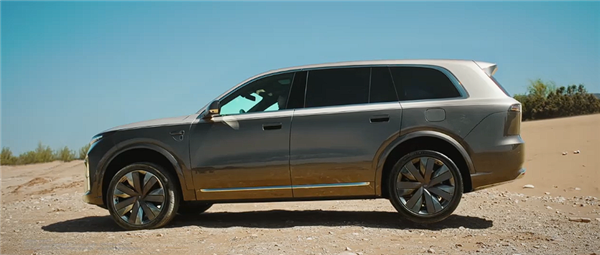 预售55.98万元 全新理想L9 Livis车展首发：李想亲测车门防夹