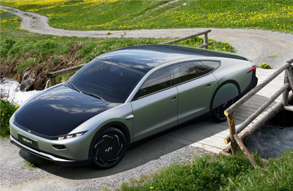 中国光伏全球乱杀 怎么不用到电车上?